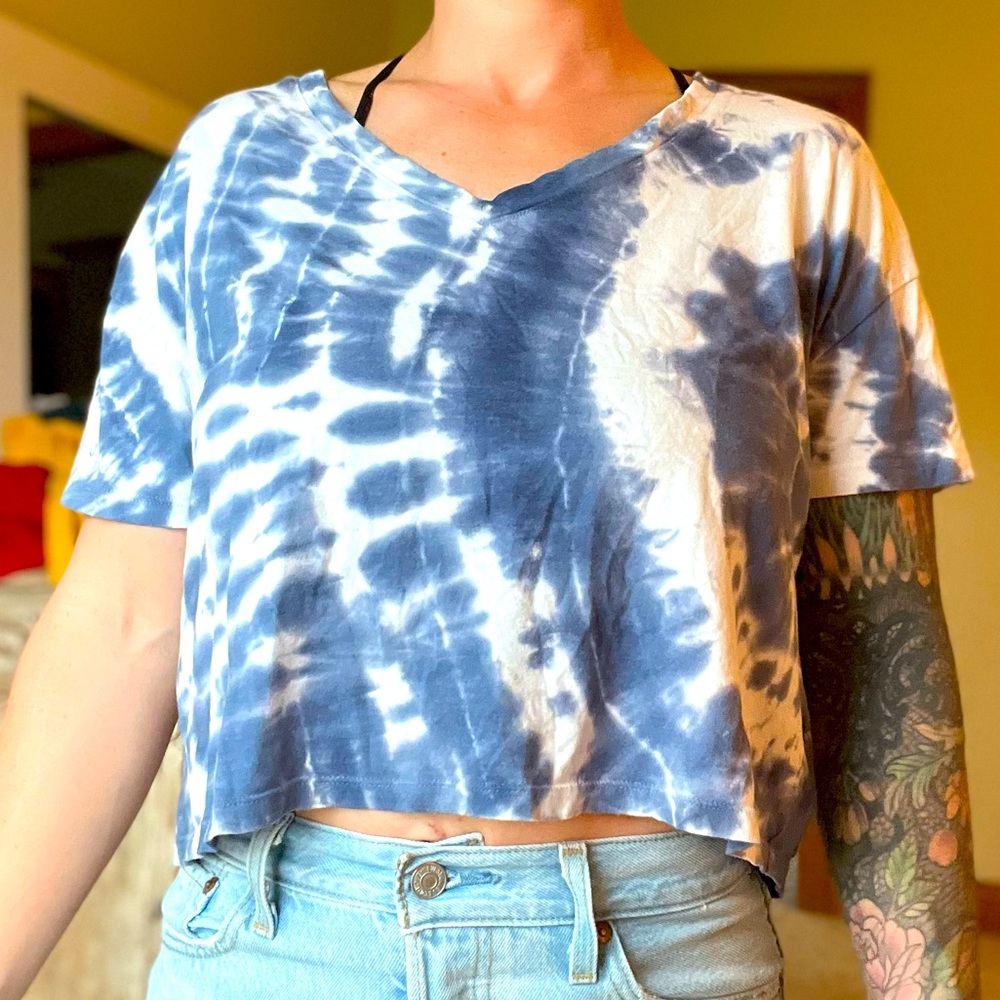 Old Navy blue tie dye crop top